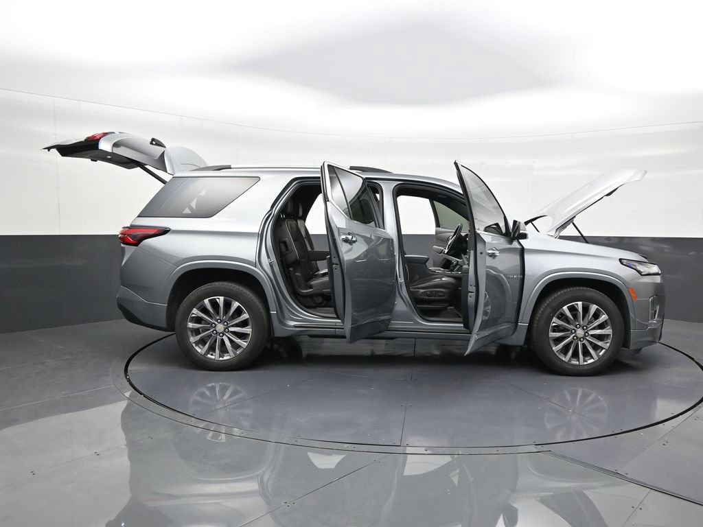 Used 2023 Chevrolet Traverse Premier FWD image 29