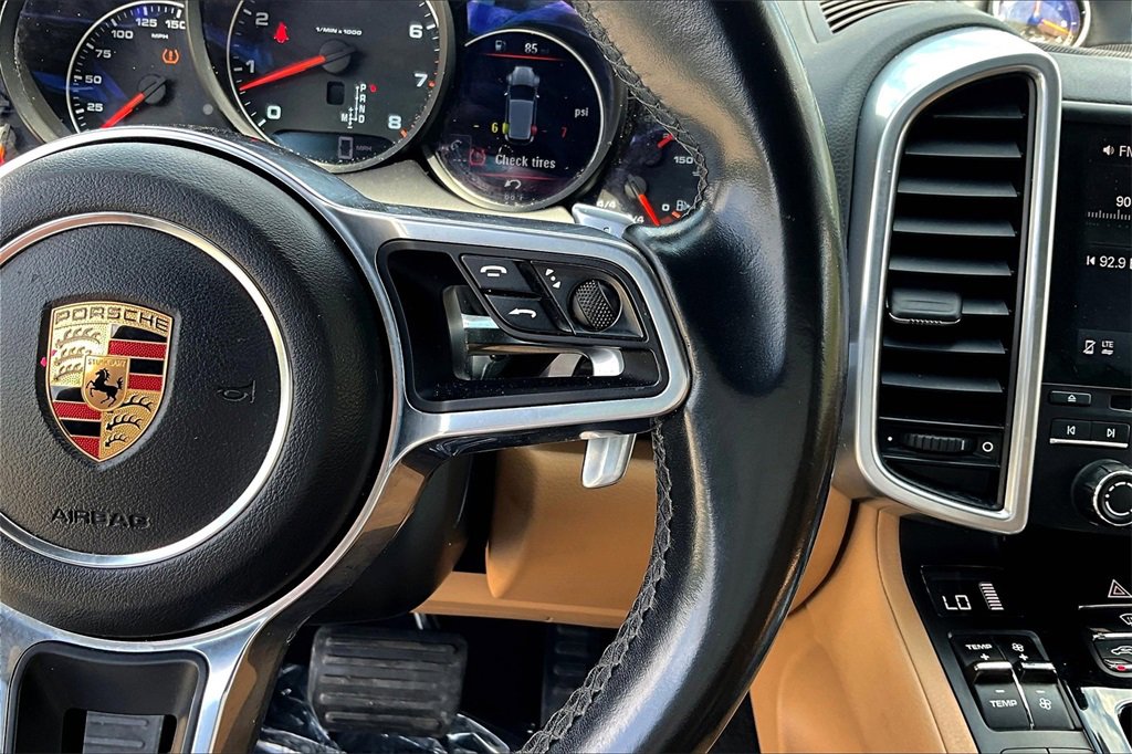 Used 2018 Porsche Cayenne Platinum Edition w/ Premium Package Plus image 17