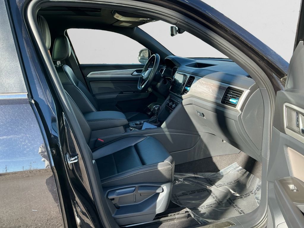 Used 2022 Volkswagen Atlas Cross Sport SE w/ Panoramic Sunroof Package image 15