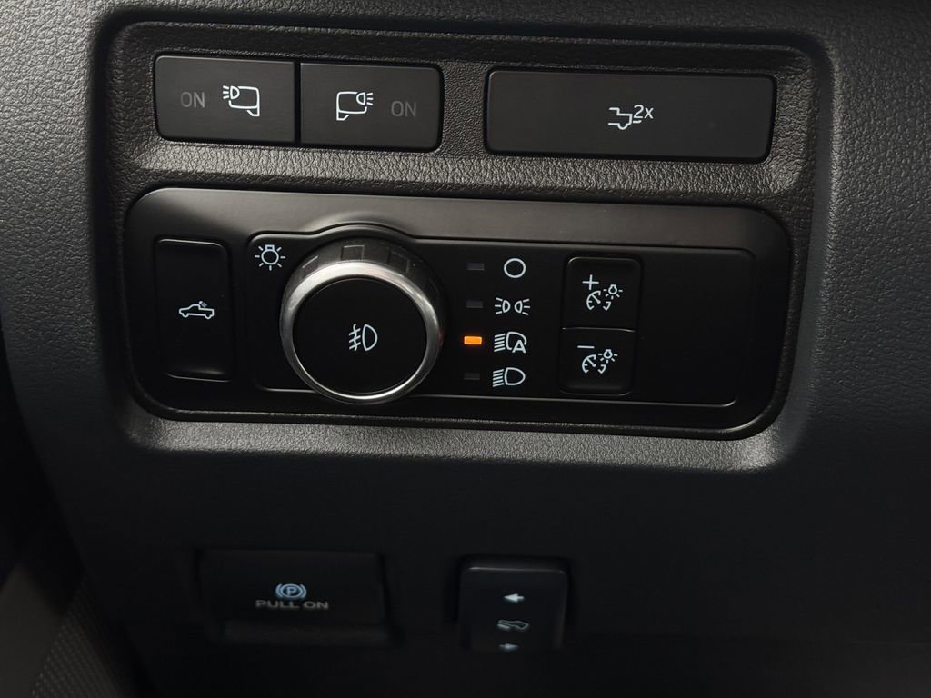 Used 2024 Ford F250 Lariat w/ Sport Appearance Package AWD/4WD image 24