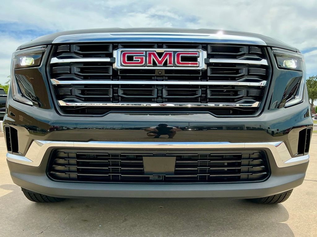 Used 2025 GMC Acadia Elevation image 9