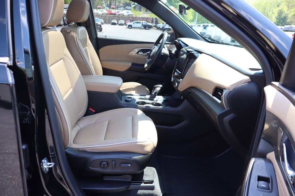Used 2022 Chevrolet Traverse Premier AWD/4WD image 22
