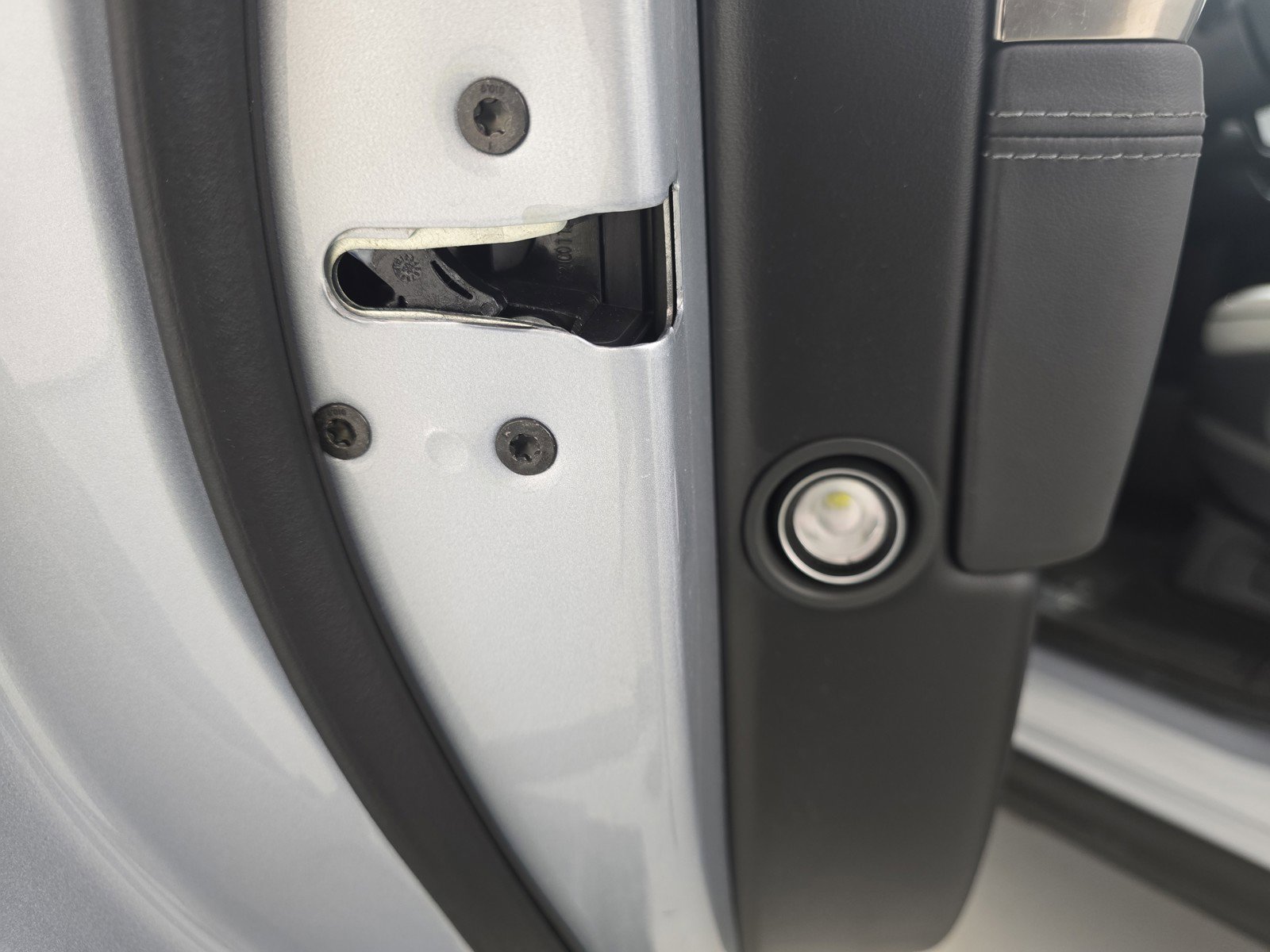 Used 2023 Rivian R1S Launch Edition image 32