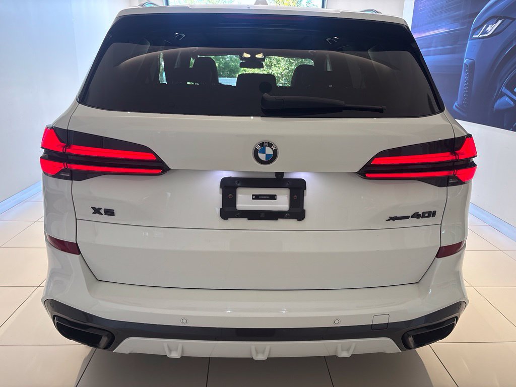 Used 2024 BMW X5 xDrive40i w/ M Sport Package AWD/4WD image 3