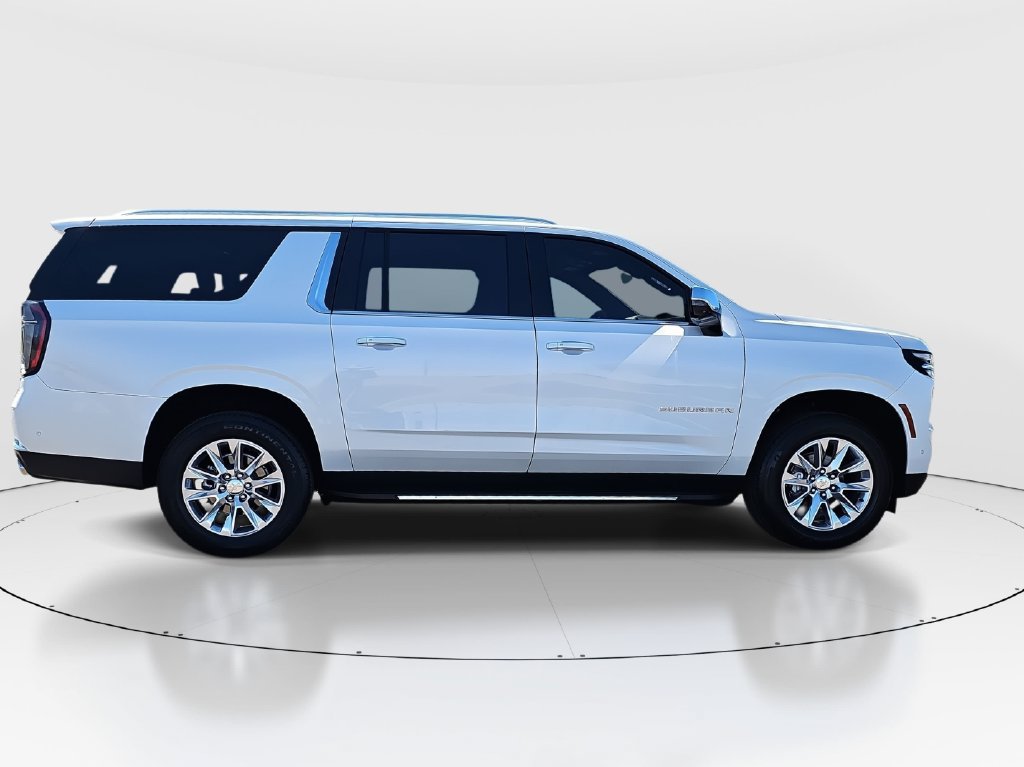 Used 2025 Chevrolet Suburban Premier AWD/4WD image 4