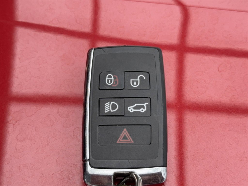 Used 2022 Land Rover Discovery Sport SE image 64