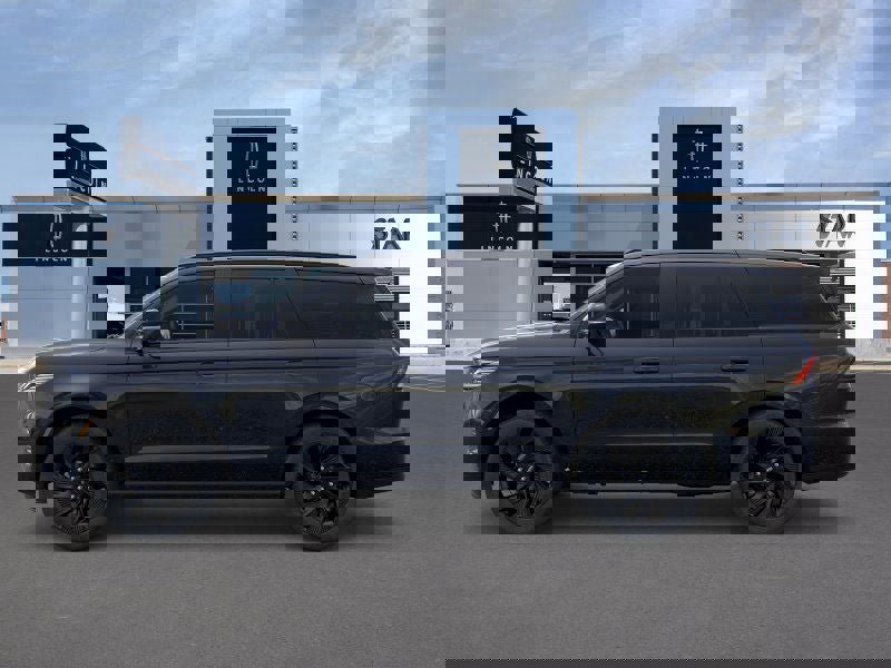 New 2025 Lincoln Navigator Reserve image 3