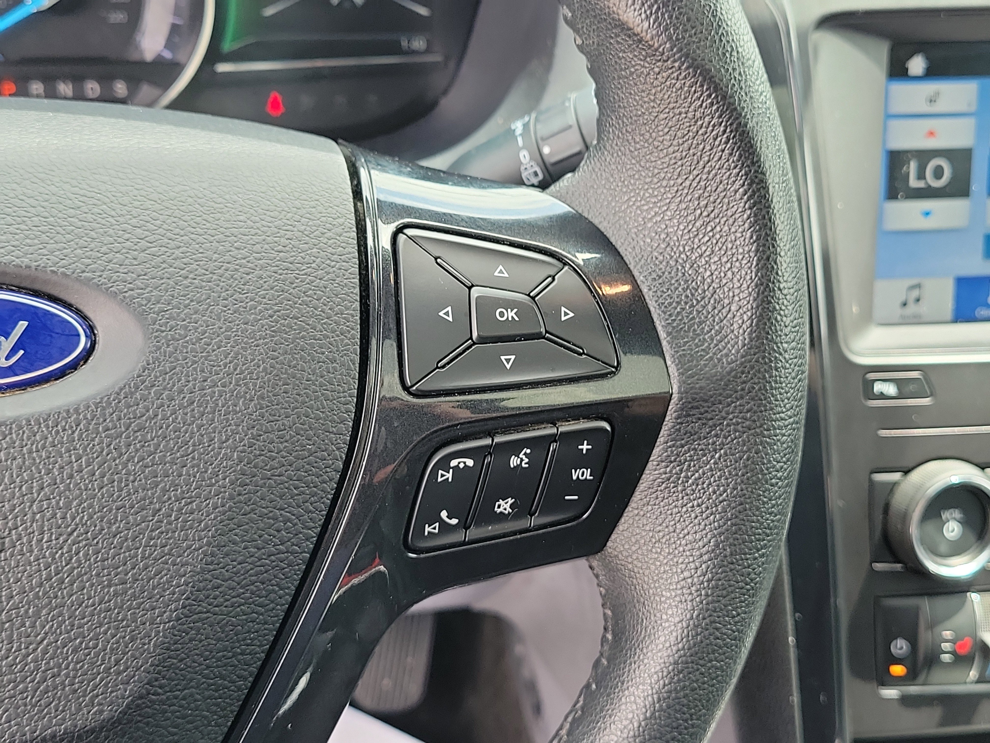 Used 2018 Ford Explorer XLT w/ Equipment Group 202A AWD/4WD image 25