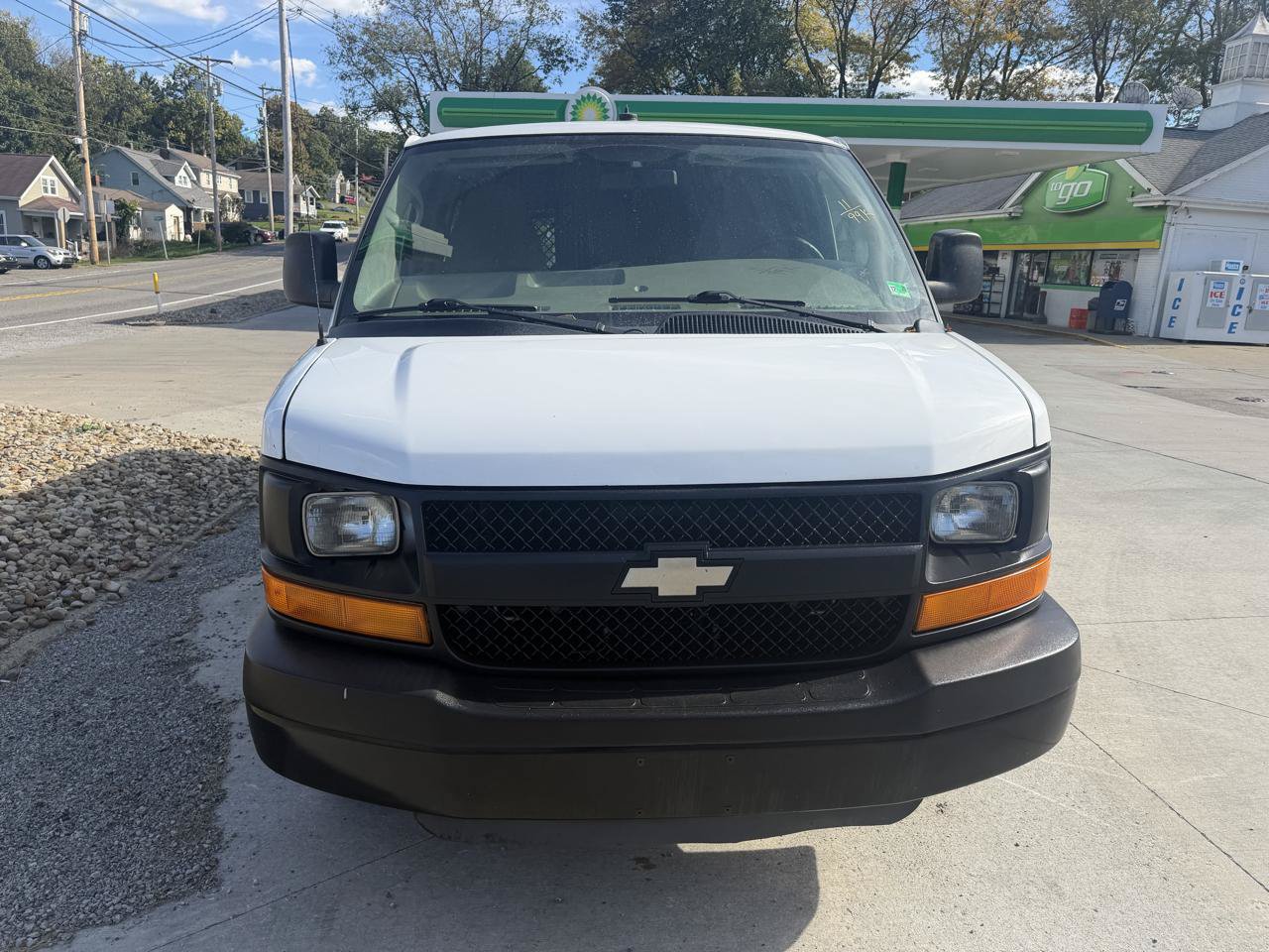 Used 2011 Chevrolet Express 2500 RWD image 8