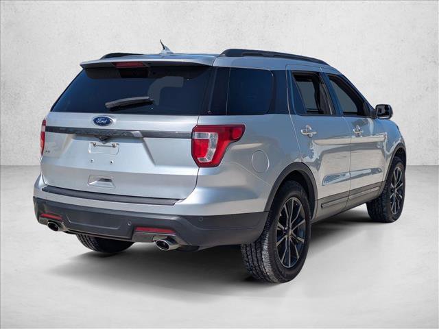 Used 2018 Ford Explorer XLT w/ Equipment Group 202A FWD image 5