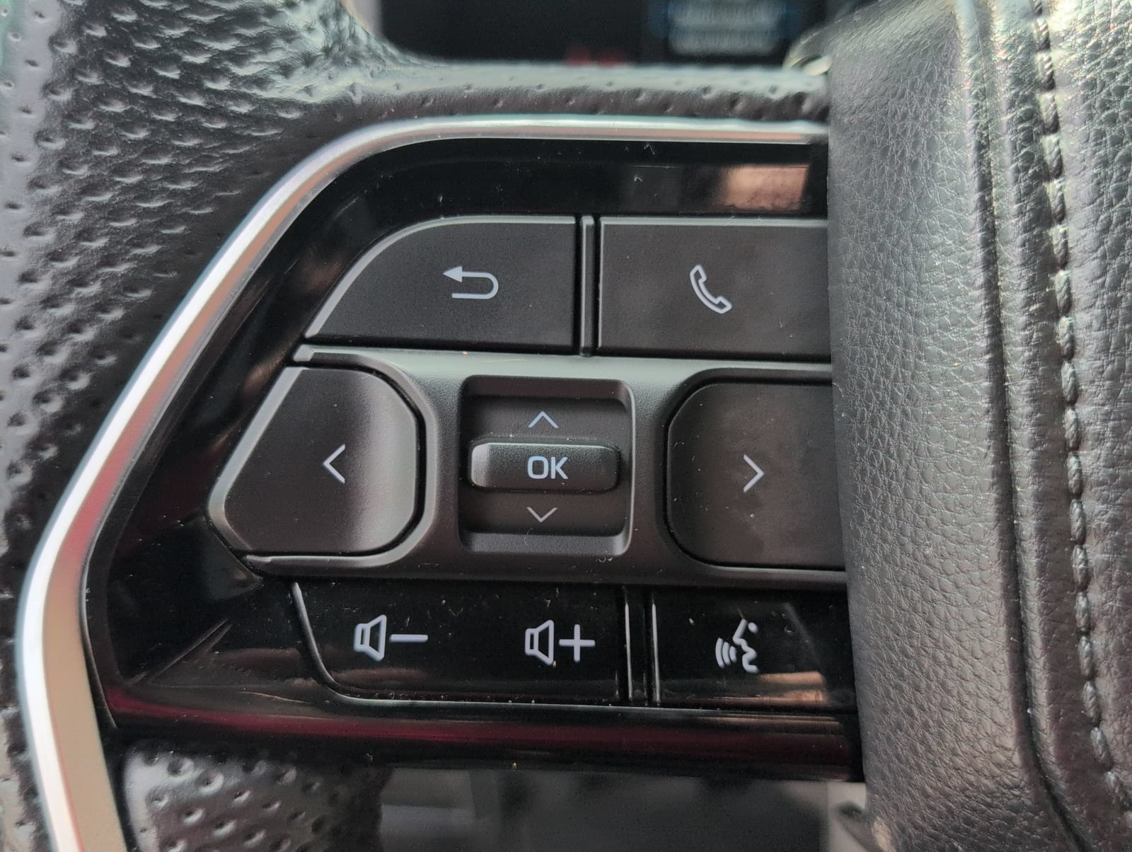Used 2023 Toyota Sequoia Capstone AWD/4WD image 19