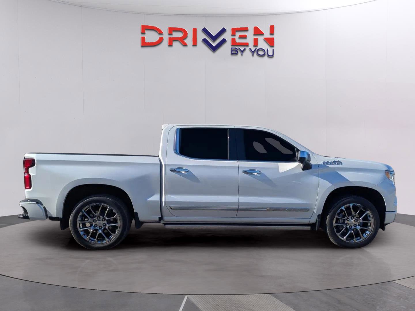 Used 2025 Chevrolet Silverado 1500 High Country AWD/4WD image 6