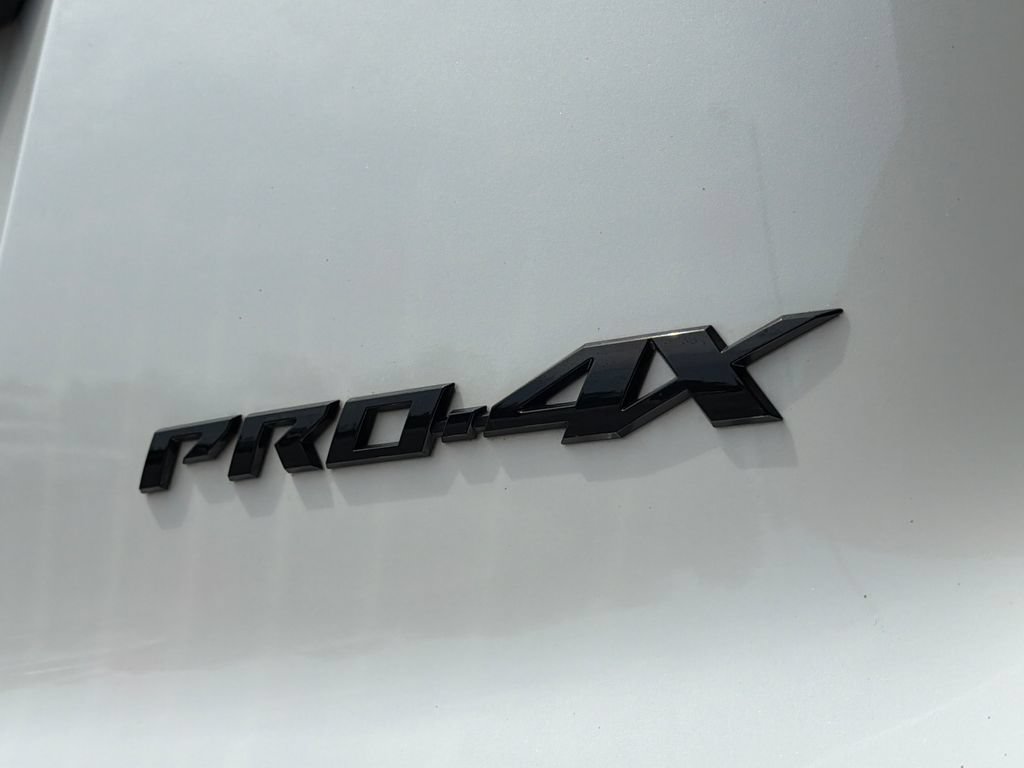 Used 2025 Nissan Armada PRO-4X AWD/4WD image 20