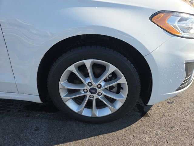 Used 2020 Ford Fusion SE image 2