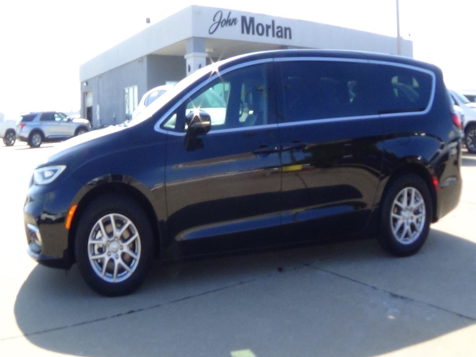 Certified 2025 Chrysler Pacifica Select
