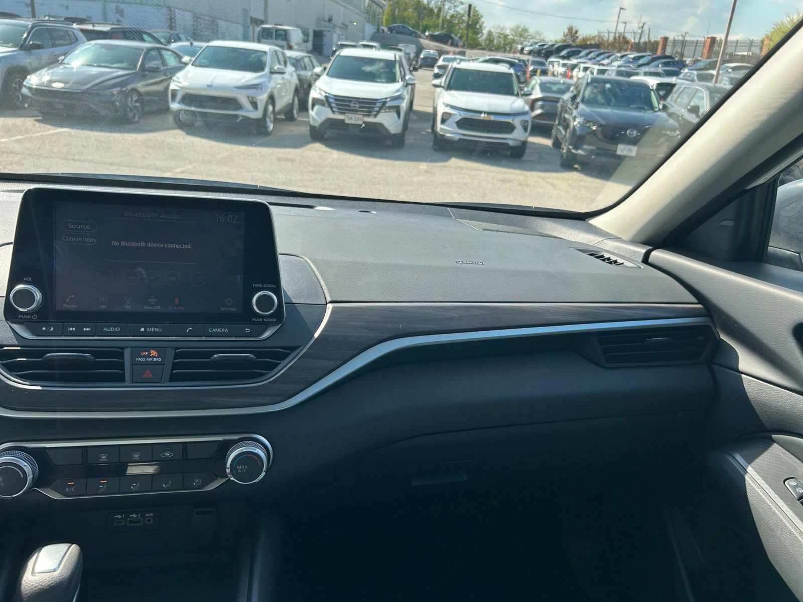 Used 2025 Nissan Altima 2.5 SV FWD image 30