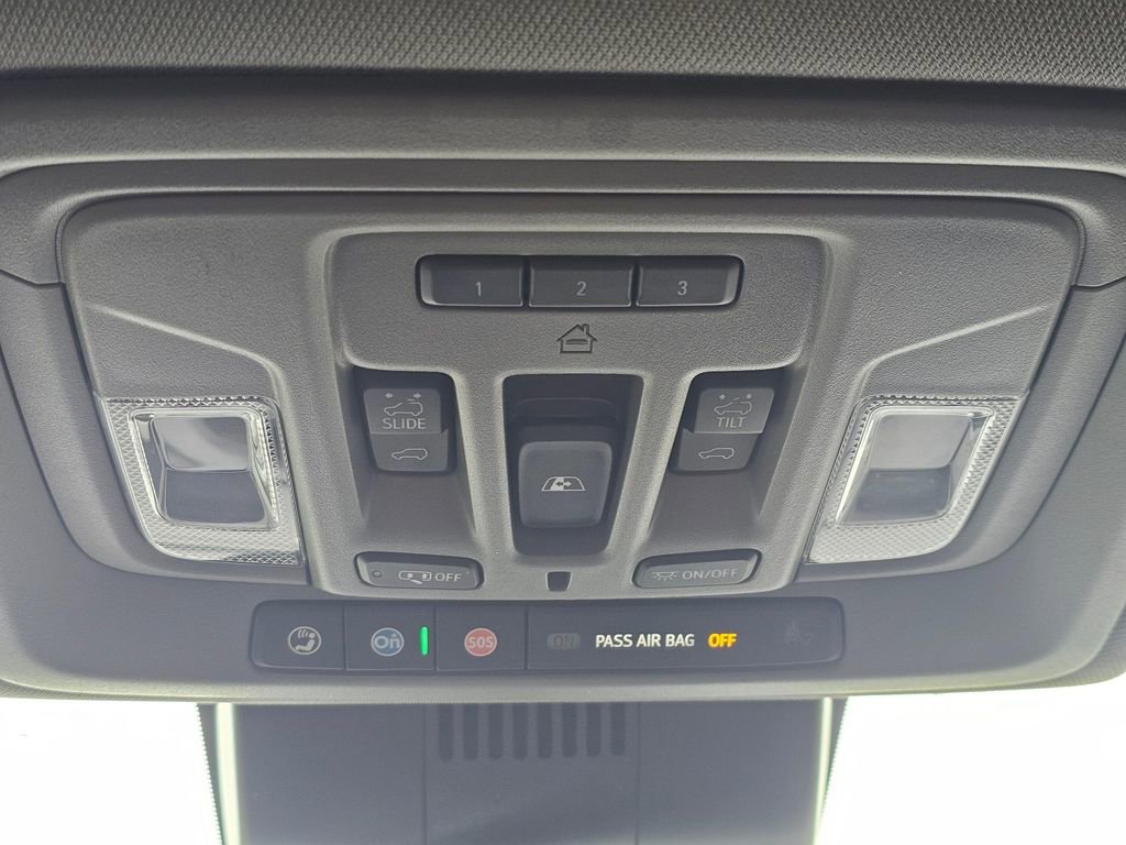 Used 2022 Chevrolet Silverado 1500 LTZ w/ LTZ Premium Package AWD/4WD image 35