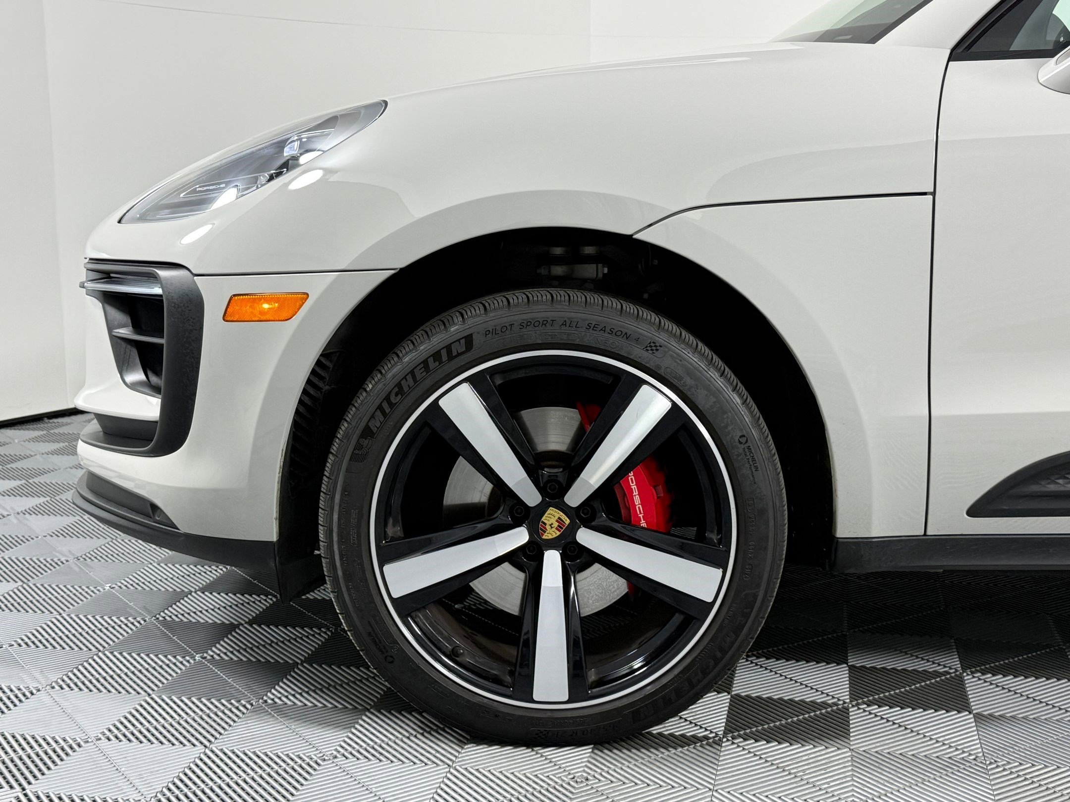 Certified 2024 Porsche Macan S image 12