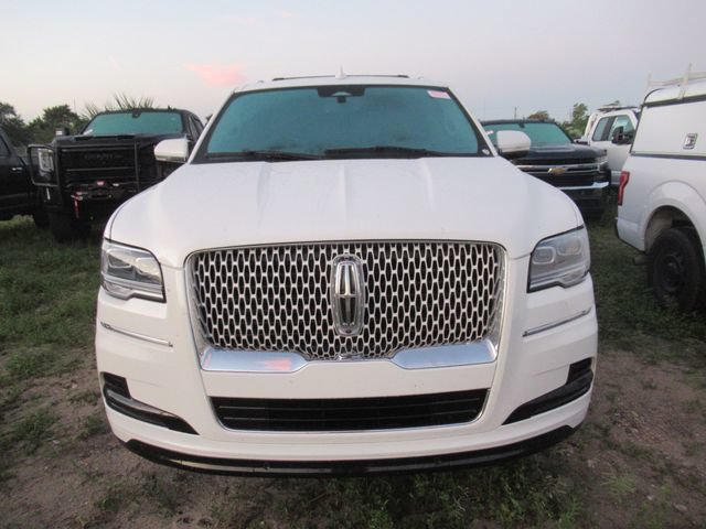 Used 2024 Lincoln Navigator L Reserve AWD/4WD image 2
