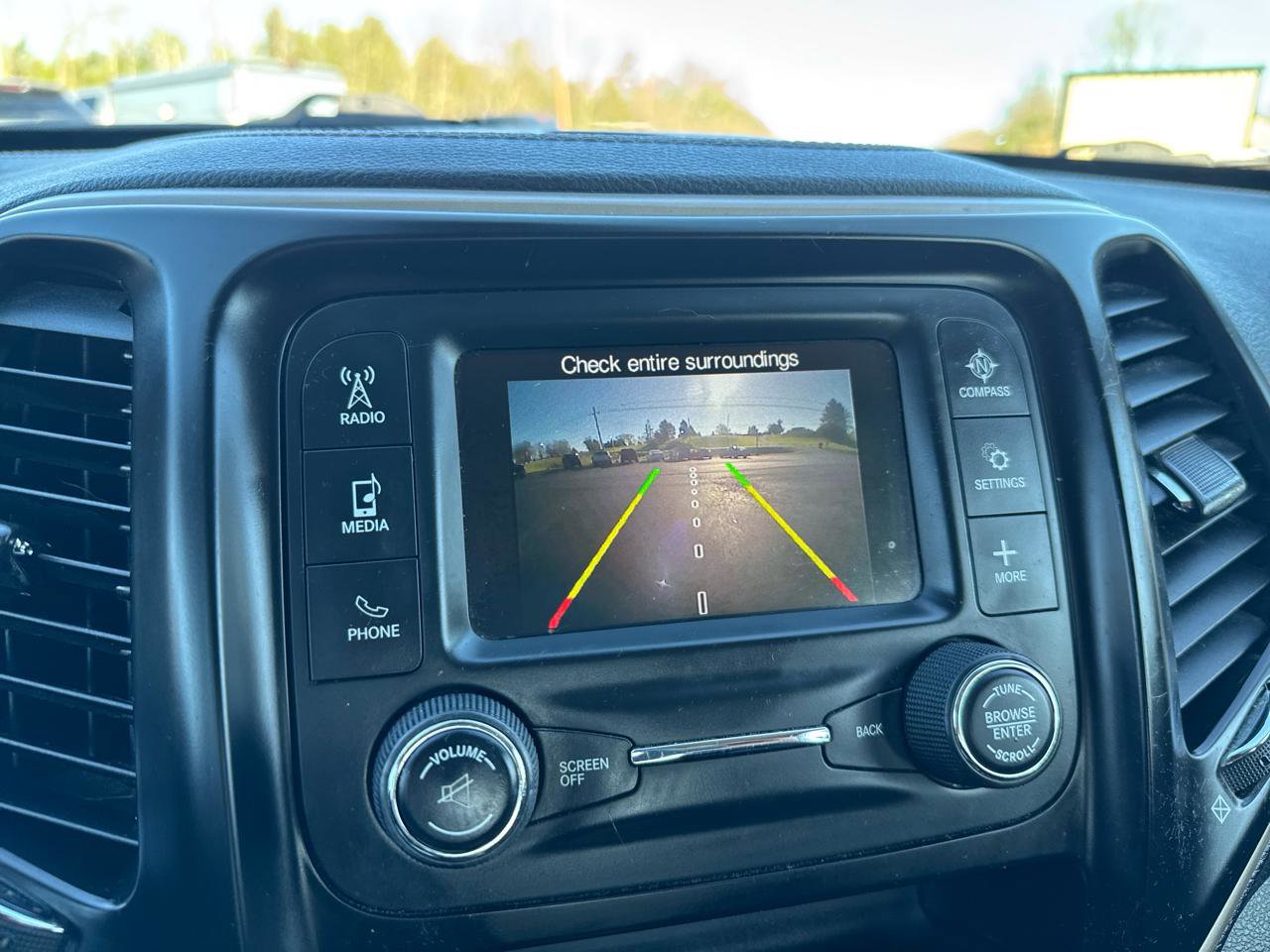 Used 2015 Jeep Cherokee Sport image 18