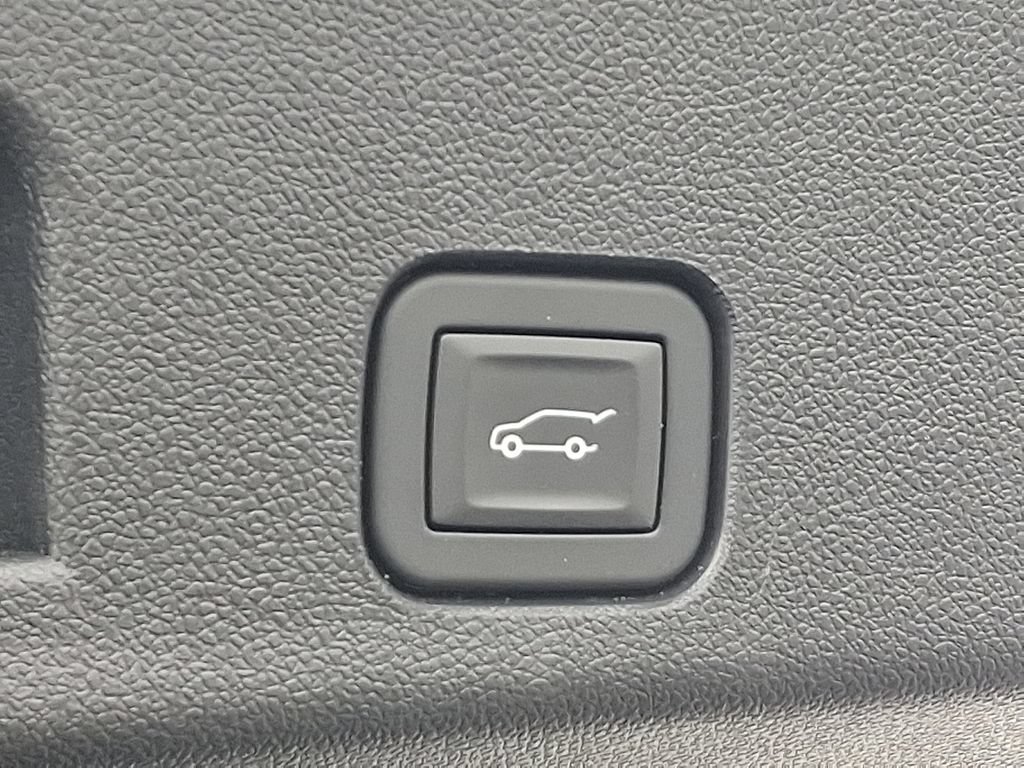 Certified 2026 GMC Acadia Denali Ultimate w/ LPO, Floor Liner Package AWD/4WD image 33