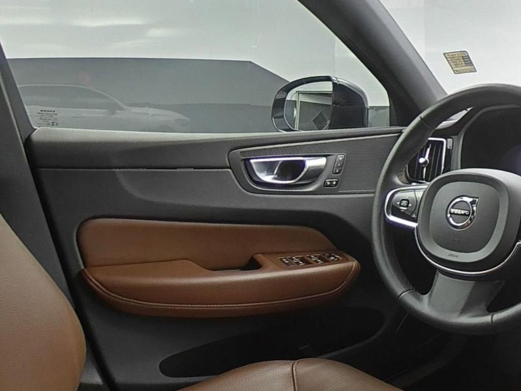 Used 2024 Volvo XC60 B5 Plus w/ Protection Package Premier image 16