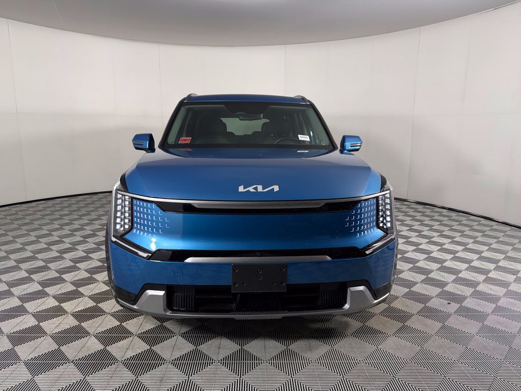 Used 2024 Kia EV9 Land AWD/4WD image 2