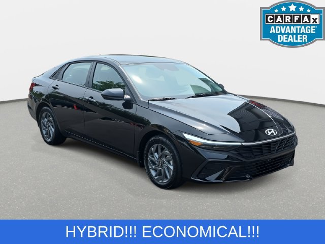Used 2026 Hyundai Elantra Hybrid FWD image 3