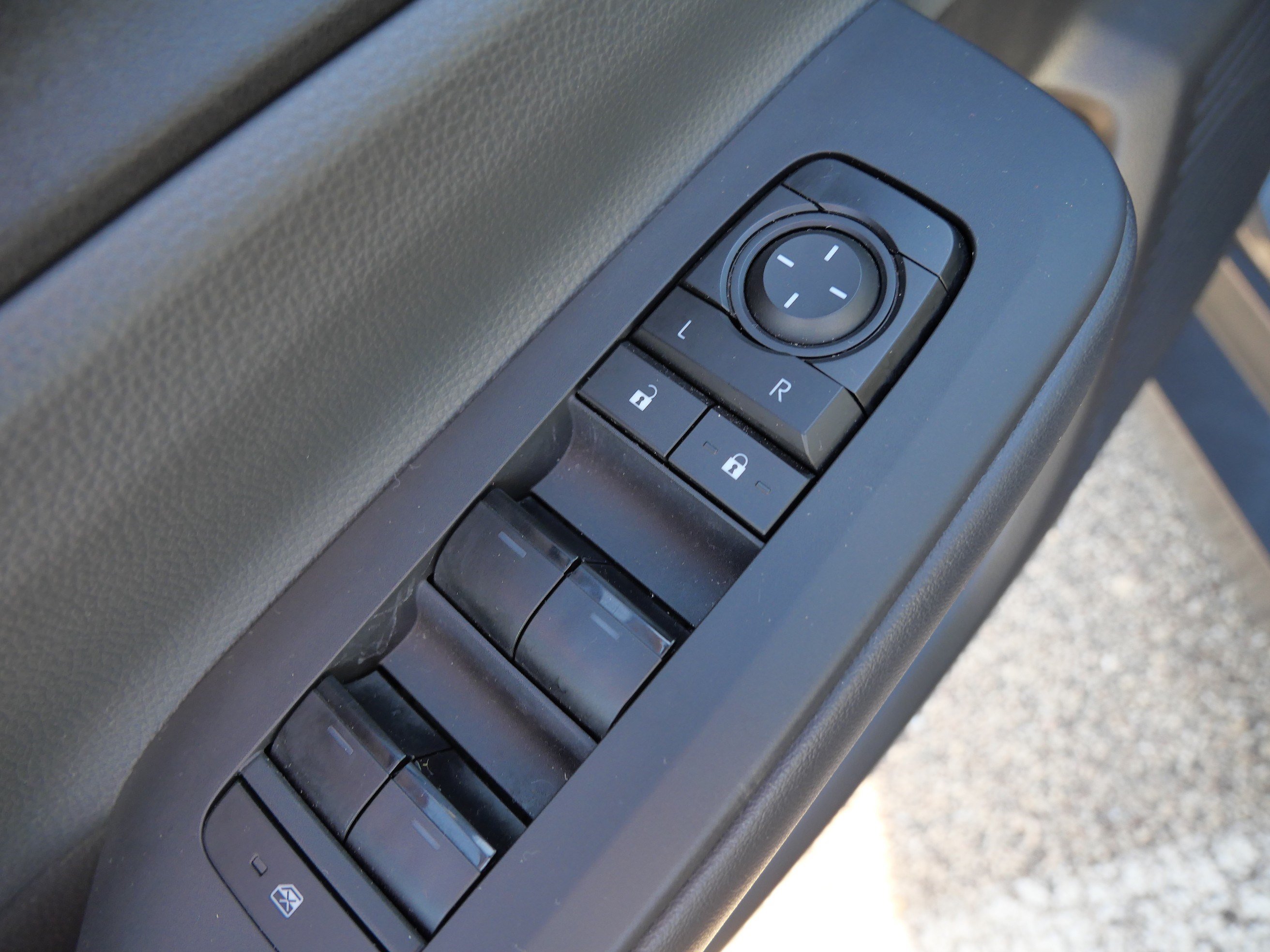 Certified 2025 Toyota Prius LE FWD image 20