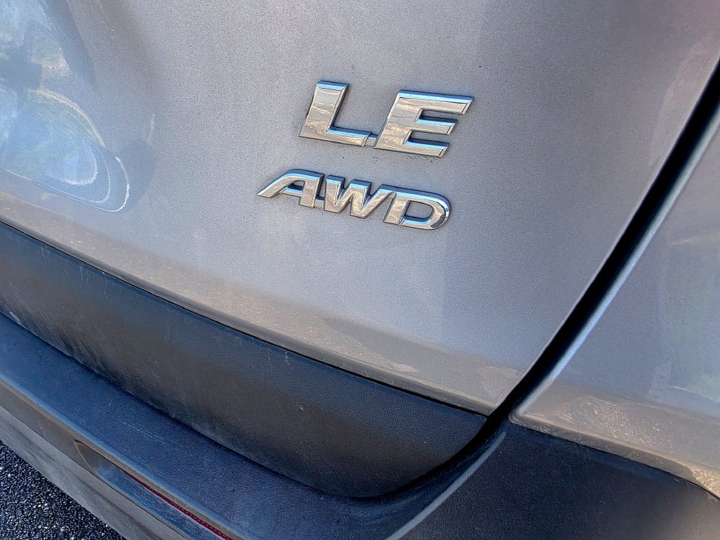 Used 2025 Toyota RAV4 LE AWD/4WD image 6