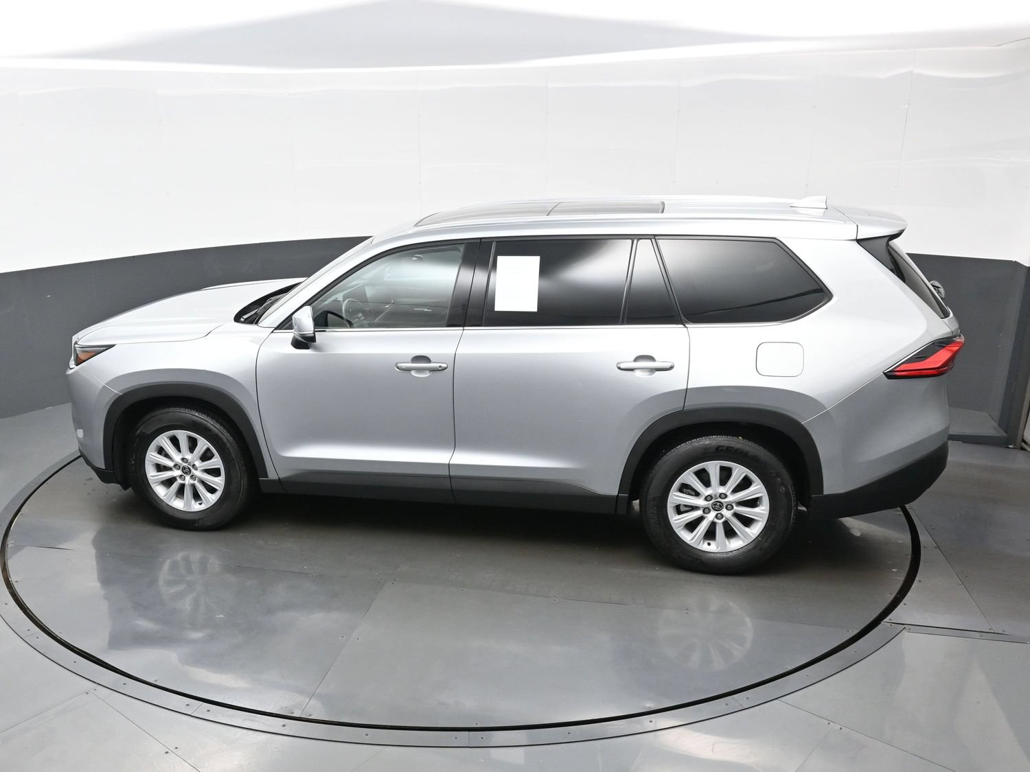 Used 2025 Toyota Grand Highlander FWD image 40
