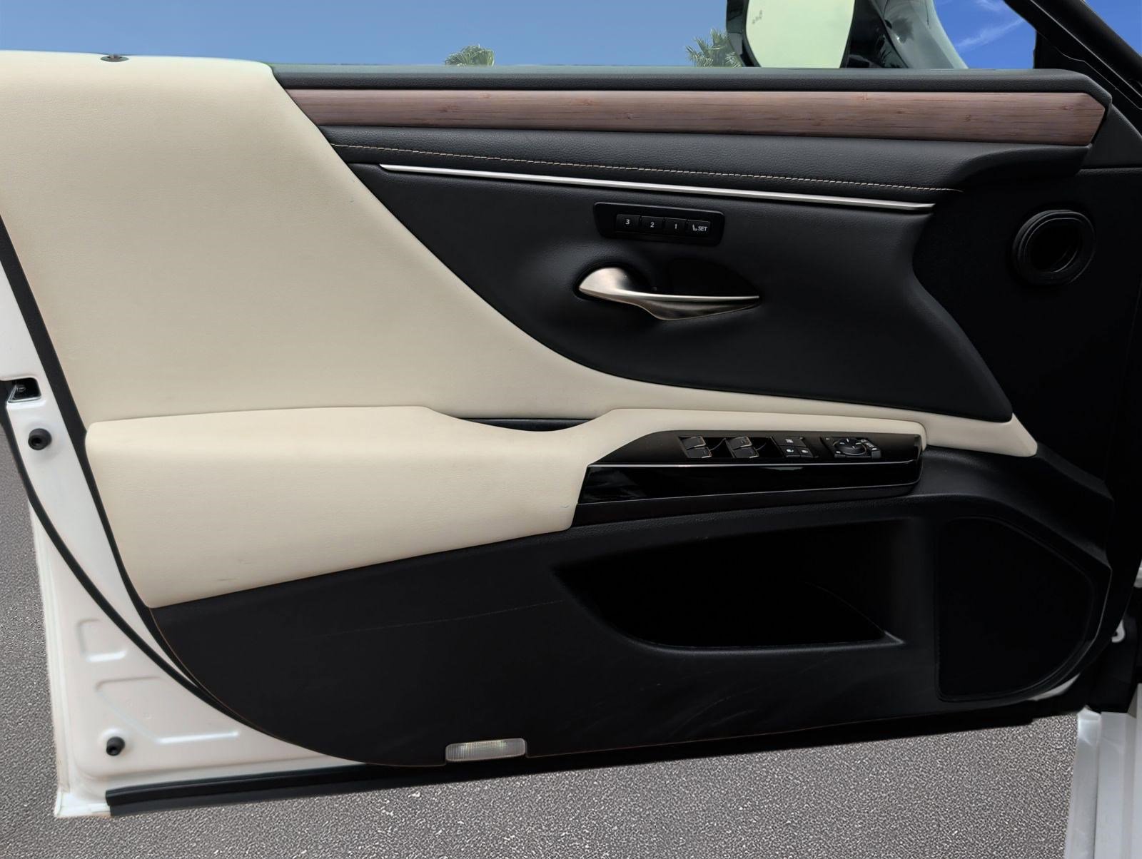 Used 2024 Lexus ES 300h w/ Premium Package FWD image 8
