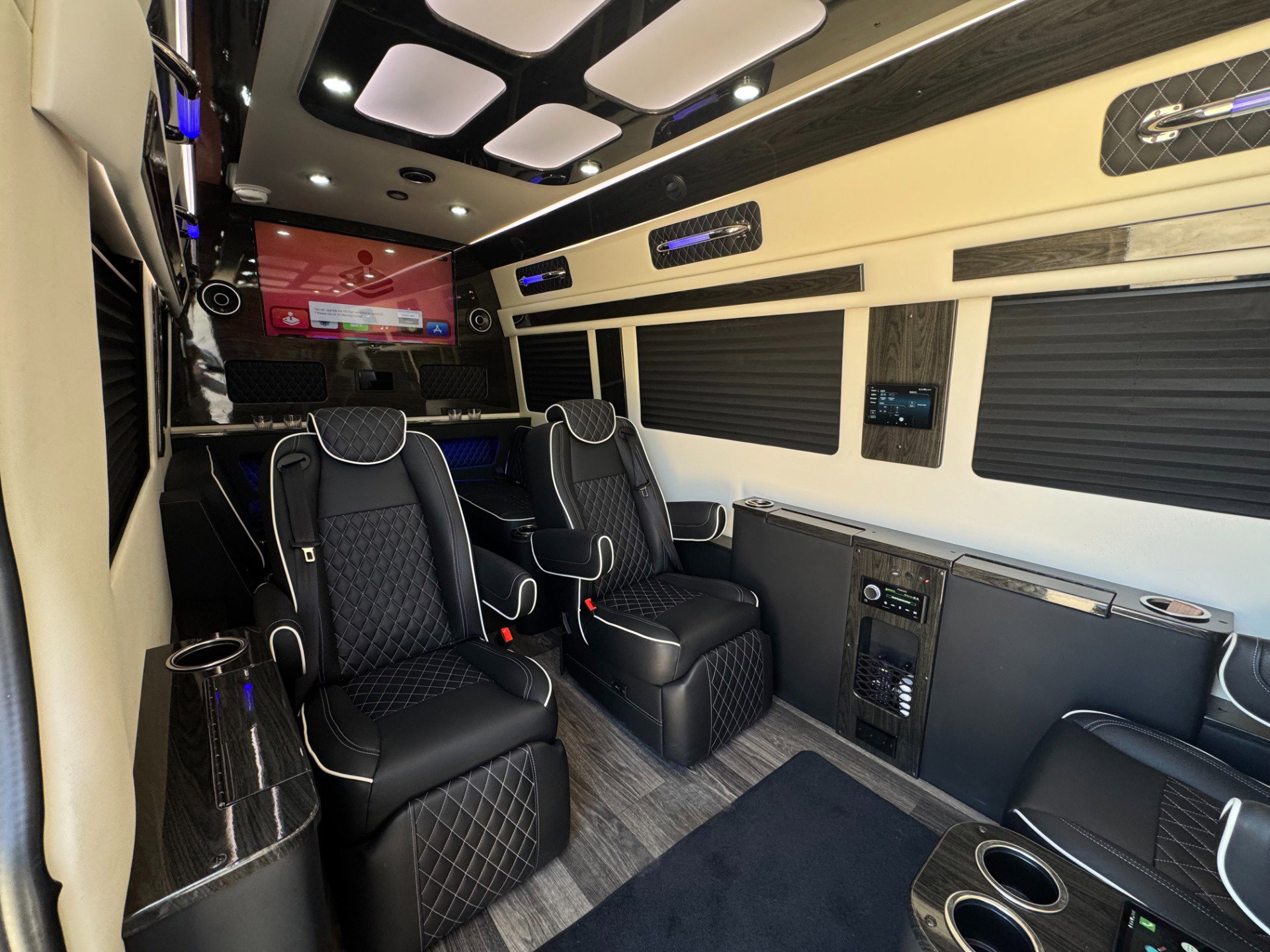 Used 2024 Mercedes-Benz Sprinter 3500 image 39