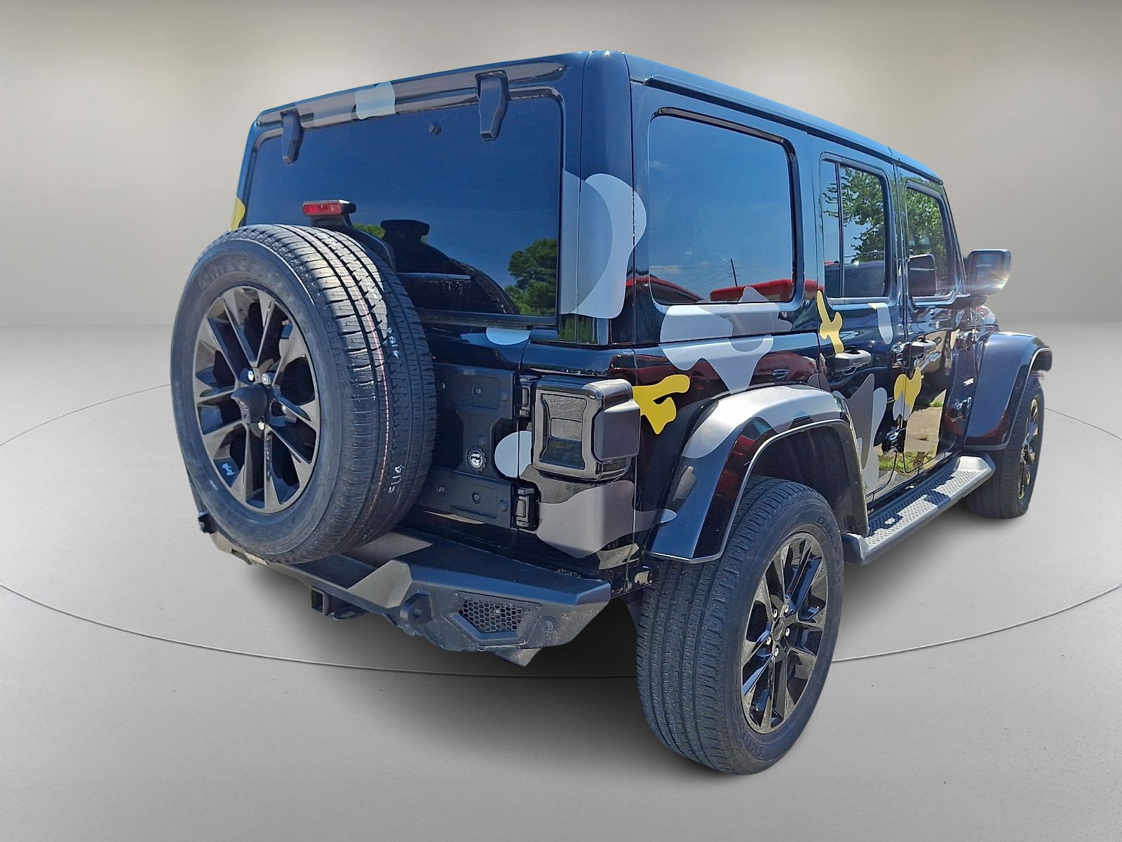 Used 2021 Jeep Wrangler Unlimited Sahara w/ Cold Weather Group AWD/4WD image 8