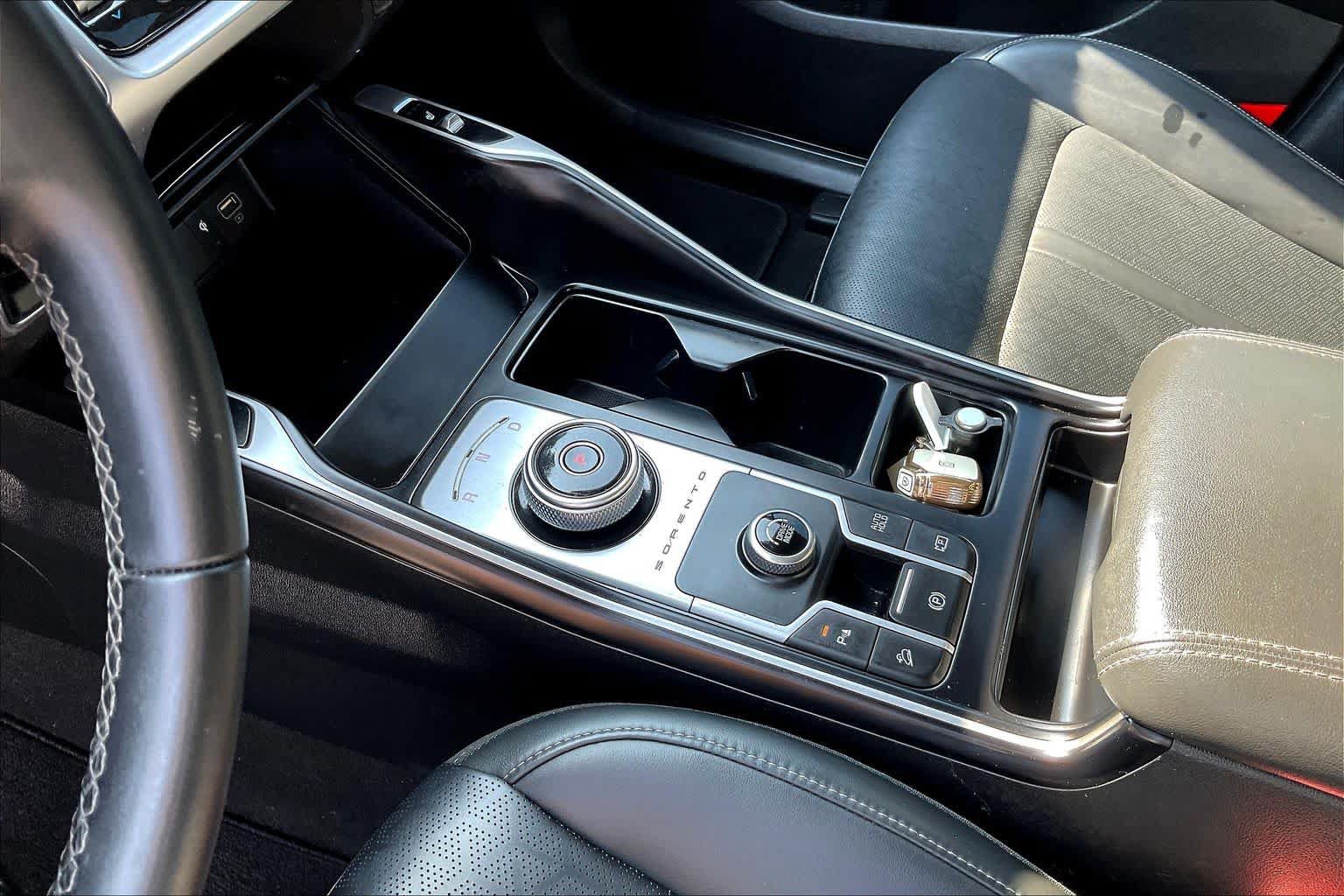 Used 2022 Kia Sorento EX w/ Panoramic Sunroof Package FWD image 17