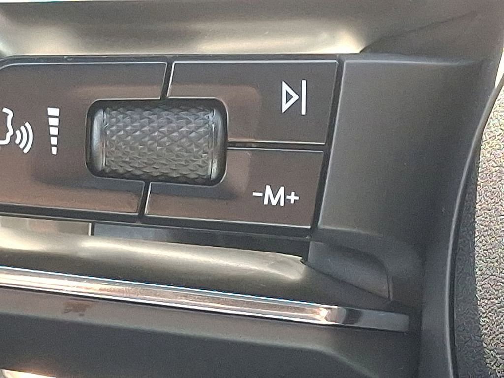 Certified 2025 Porsche Macan image 22