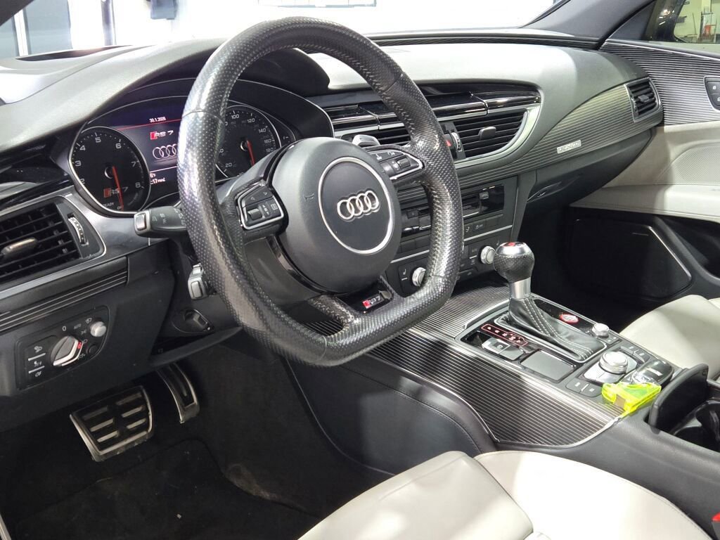 Used 2017 Audi RS 7 Prestige image 25