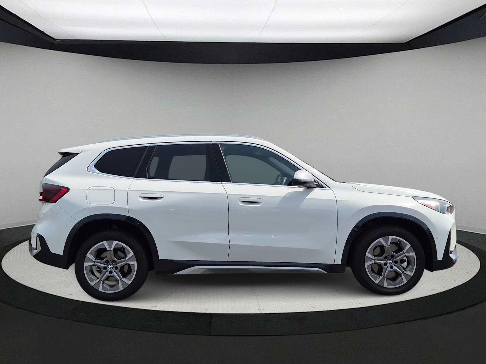 Used 2024 BMW X1 xDrive28i w/ Technology Package AWD/4WD image 9