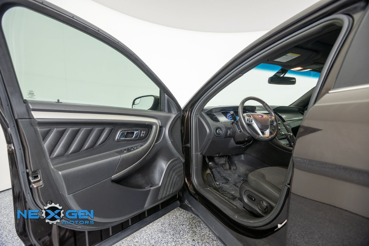 Used 2013 Ford Taurus SEL FWD image 10