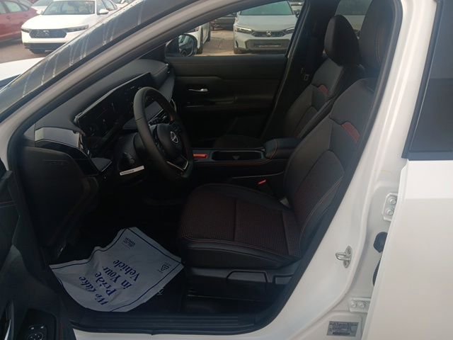 New 2026 Nissan Kicks SR w/ Cold Weather Package AWD/4WD image 24