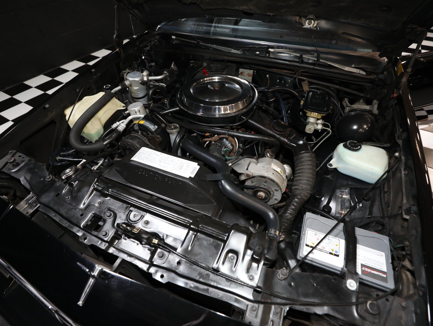 Used 1987 Oldsmobile Cutlass Supreme Salon RWD image 2