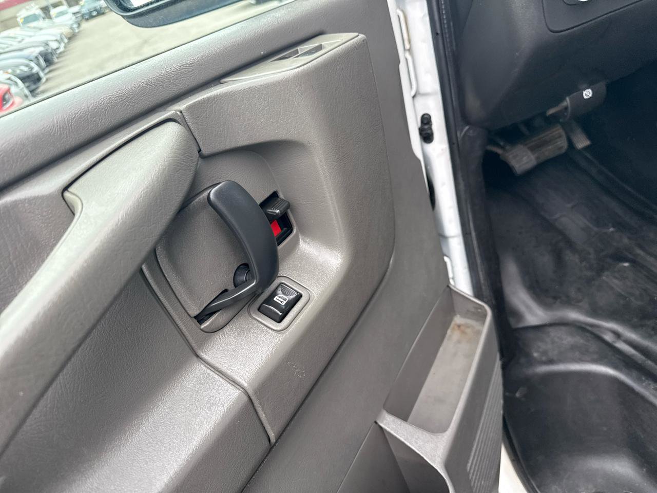 Used 2015 Chevrolet Express 2500 image 14