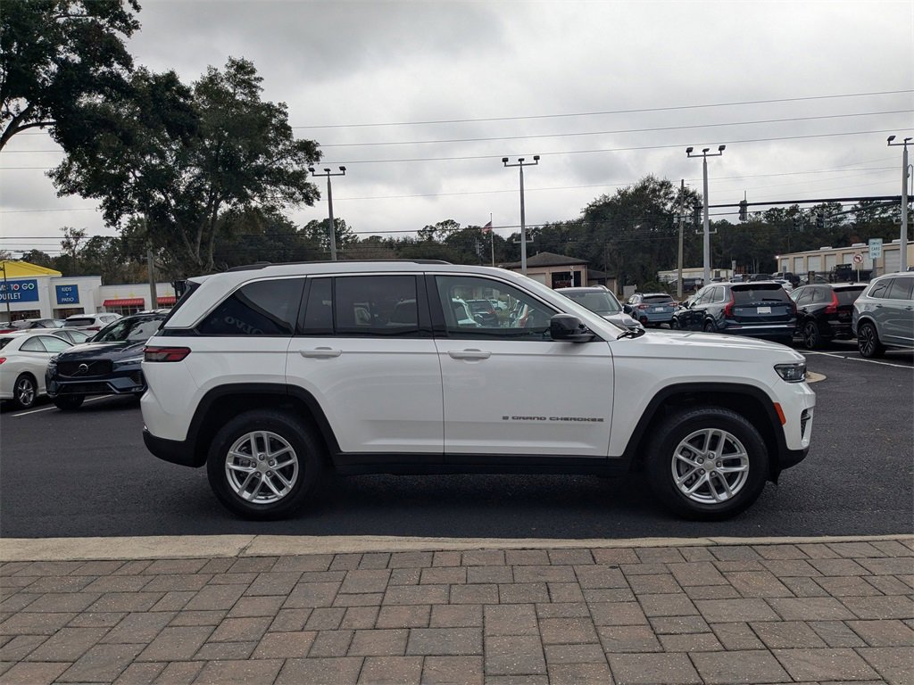 Used 2024 Jeep Grand Cherokee Laredo X image 9