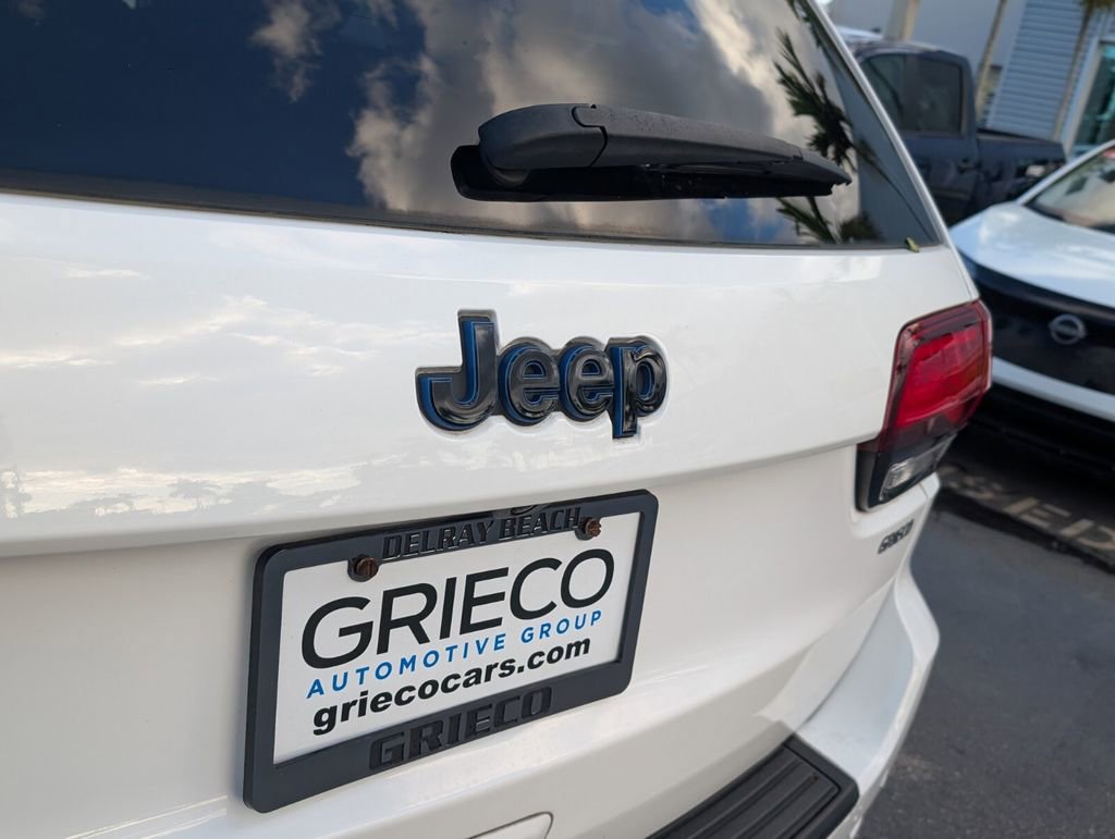 Used 2019 Jeep Grand Cherokee Laredo AWD/4WD image 16