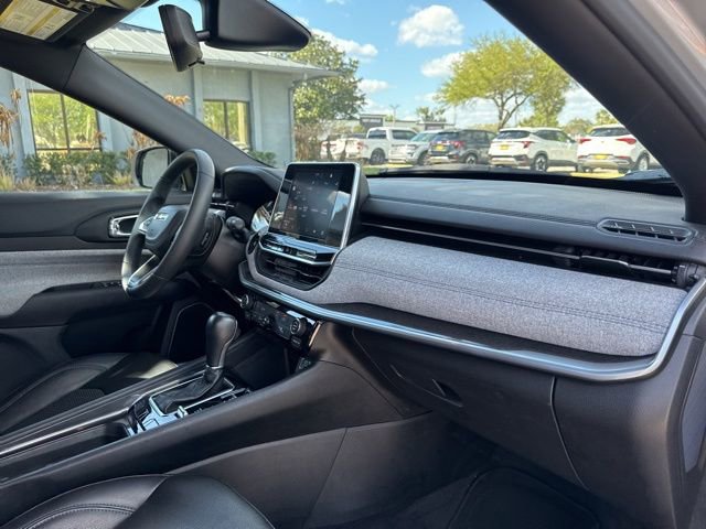 Used 2025 Jeep Compass Latitude image 10