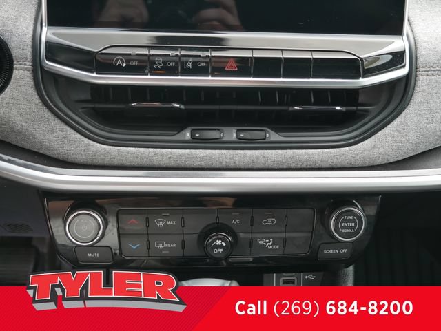Certified 2023 Jeep Compass Latitude AWD/4WD image 31
