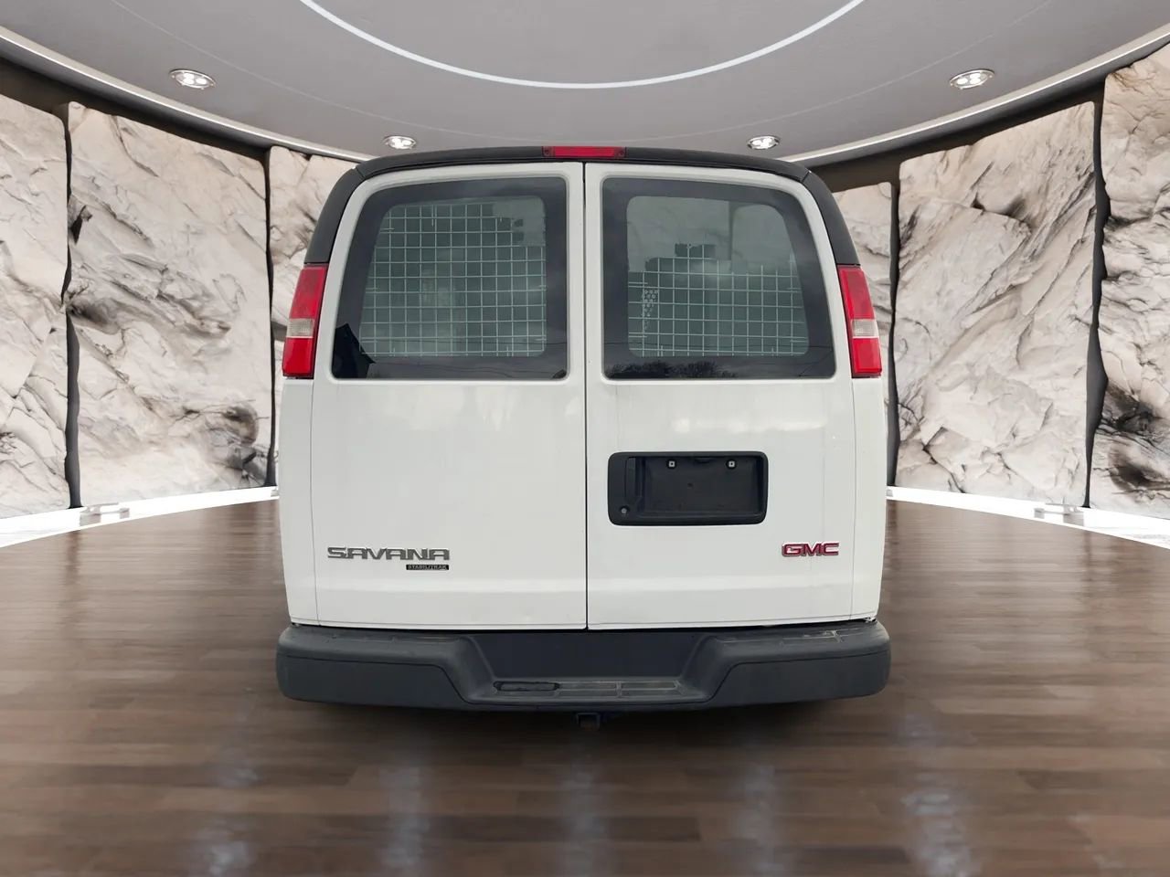 Used 2016 GMC Savana 2500 RWD image 3