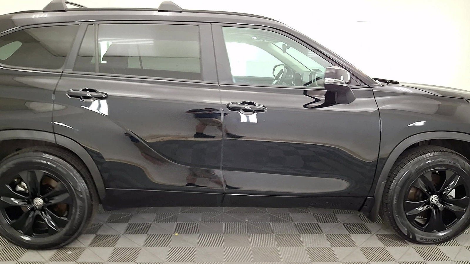 Certified 2024 Toyota Highlander XLE AWD/4WD image 5