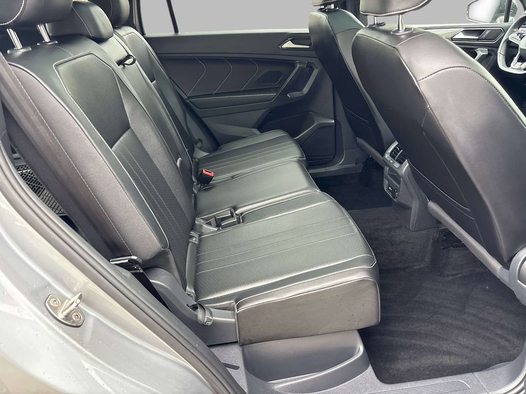 Used 2022 Volkswagen Tiguan SE R-Line AWD/4WD image 17