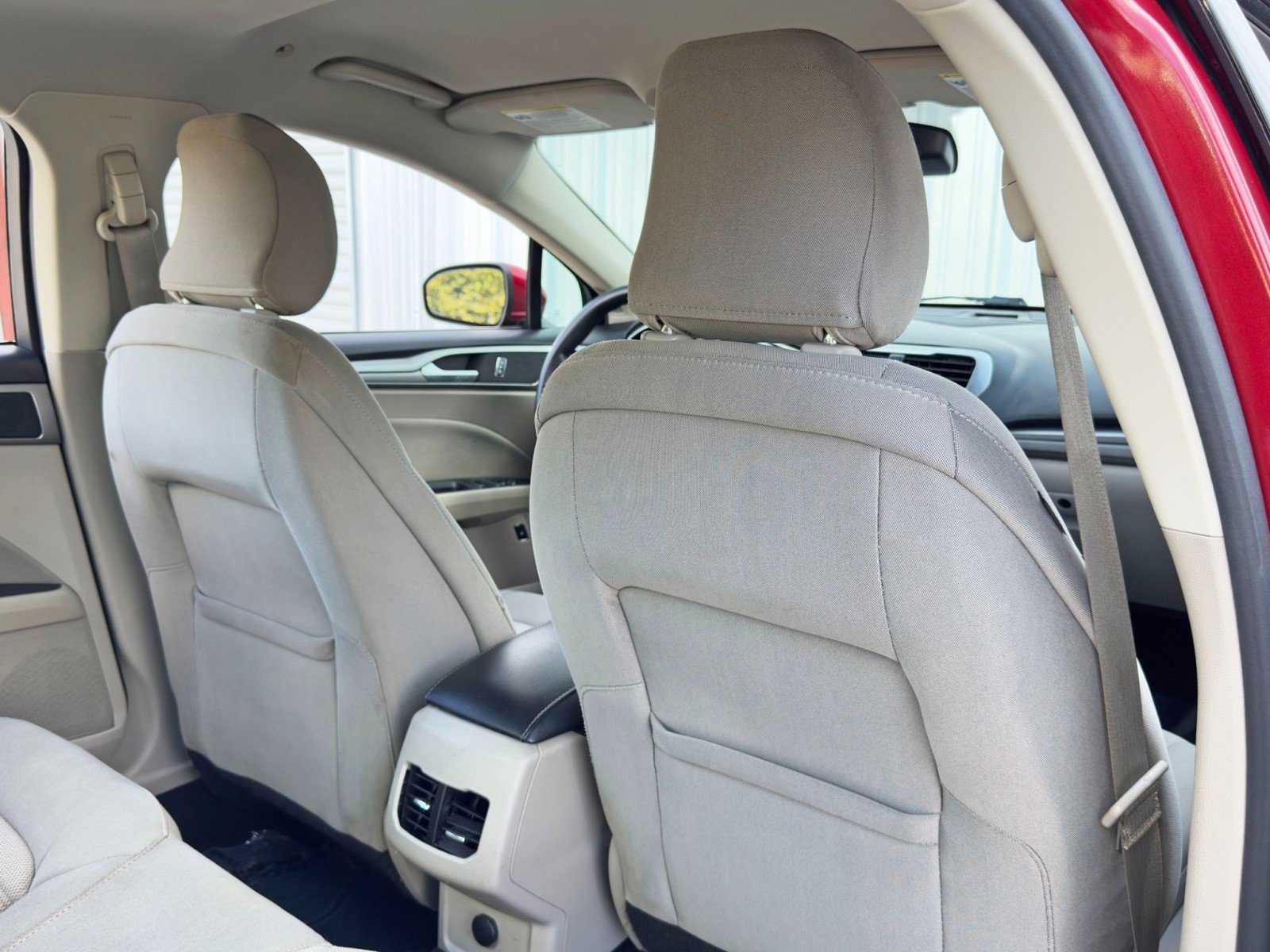 Used 2019 Ford Fusion SE image 32